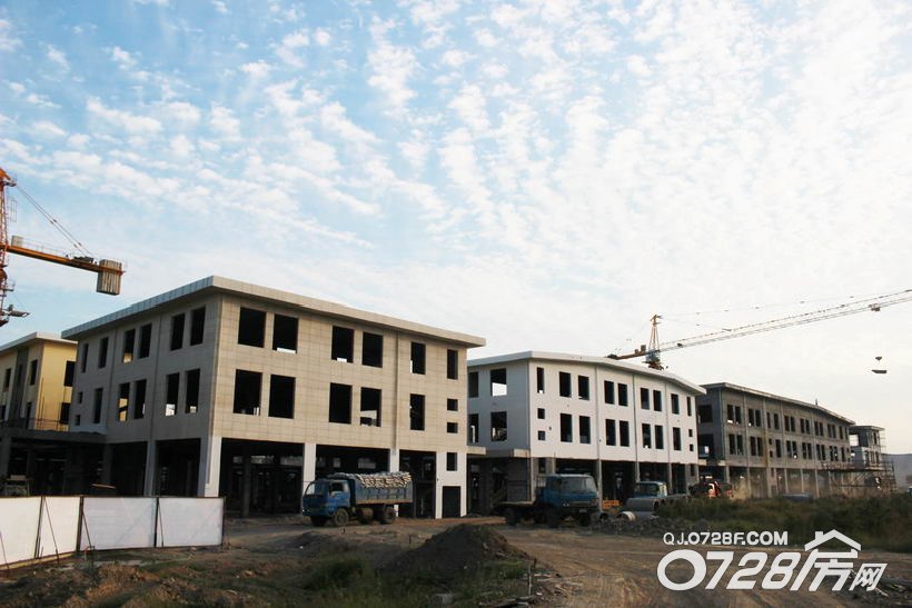 中国龙虾城9月工程进度规划为KTV、酒店休闲娱乐区，正在进行外立面的建设