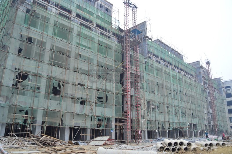 学府名居2015年1月工程进度已封顶的7#楼