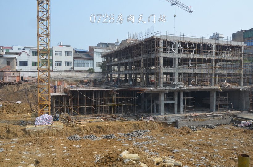 竟陵华府3月工程进度1#楼已出正负零。建至地面三层