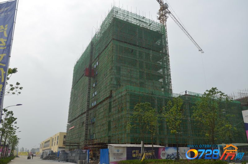天门承天国际车城6月工程进度B1国际名车展示厅已经建到第9层