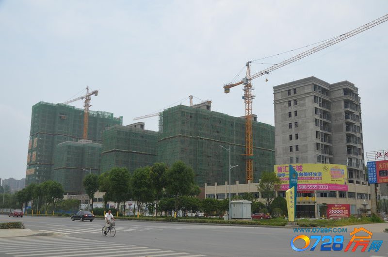 智汇东城6月工程进度智汇东城在建项目1-5号楼已经全部封顶