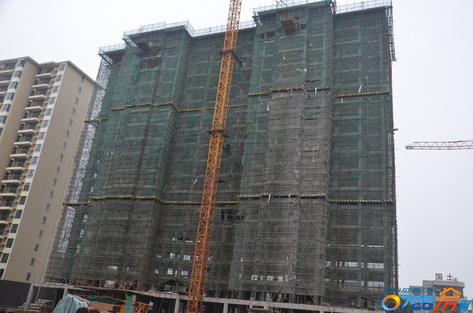 冠南汇侨城11月工程进度B栋已封顶正在做内部隔断