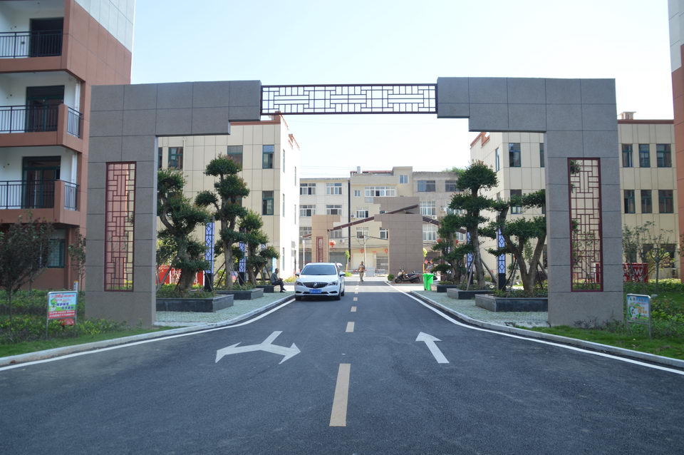 学府名居2016年6月工程进度6栋与7栋之间的宽敞的入户大道