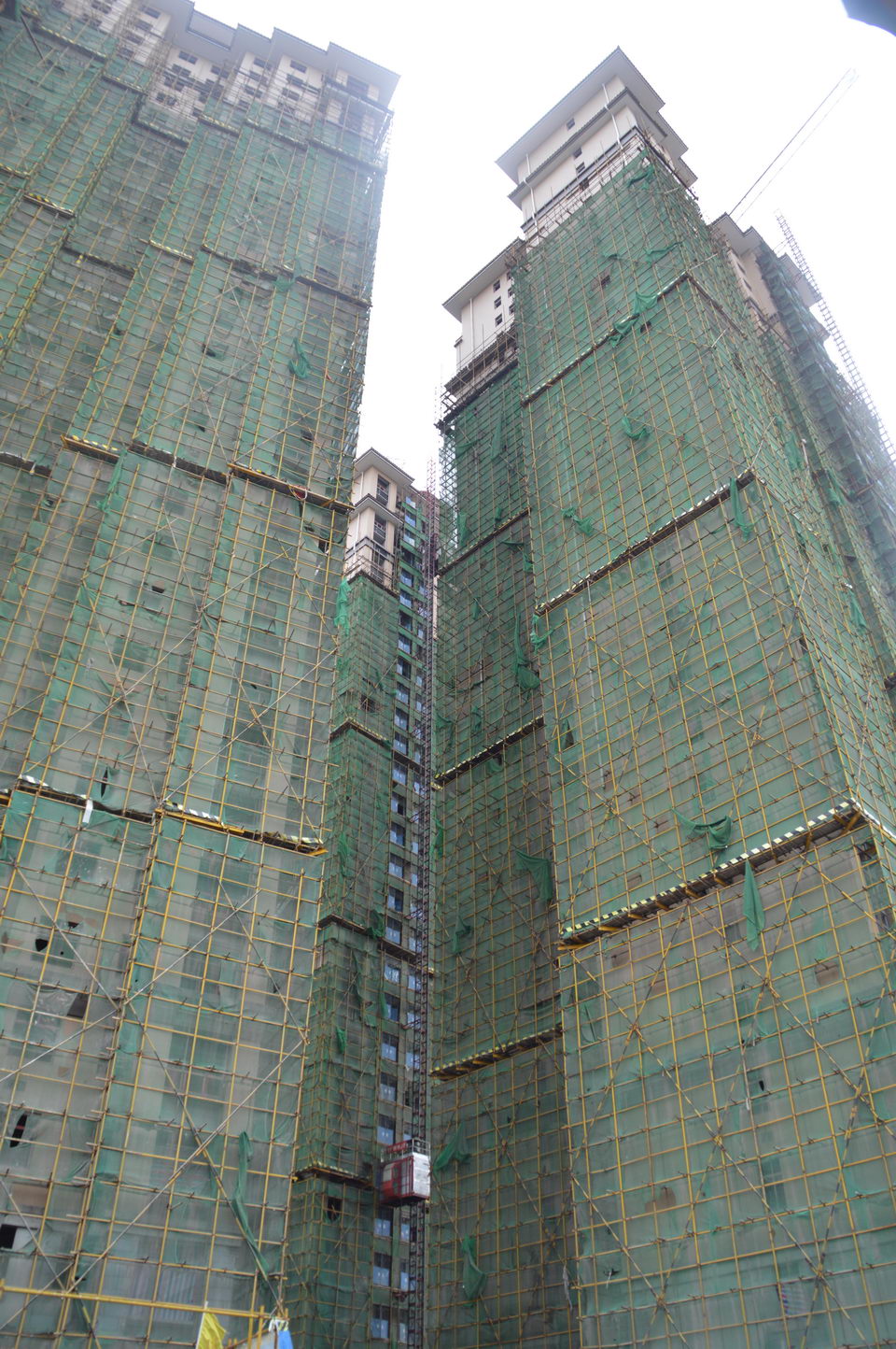 竟陵华府2016年6月工程进度1#、2#、3#l楼开始拆卸脚手架