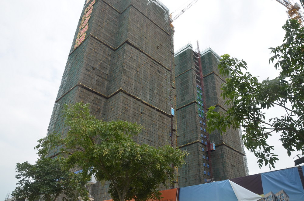 西湖·阳光壹号2017-8工程进度1#、2#楼已建至28层，正在进行最后的封顶工作