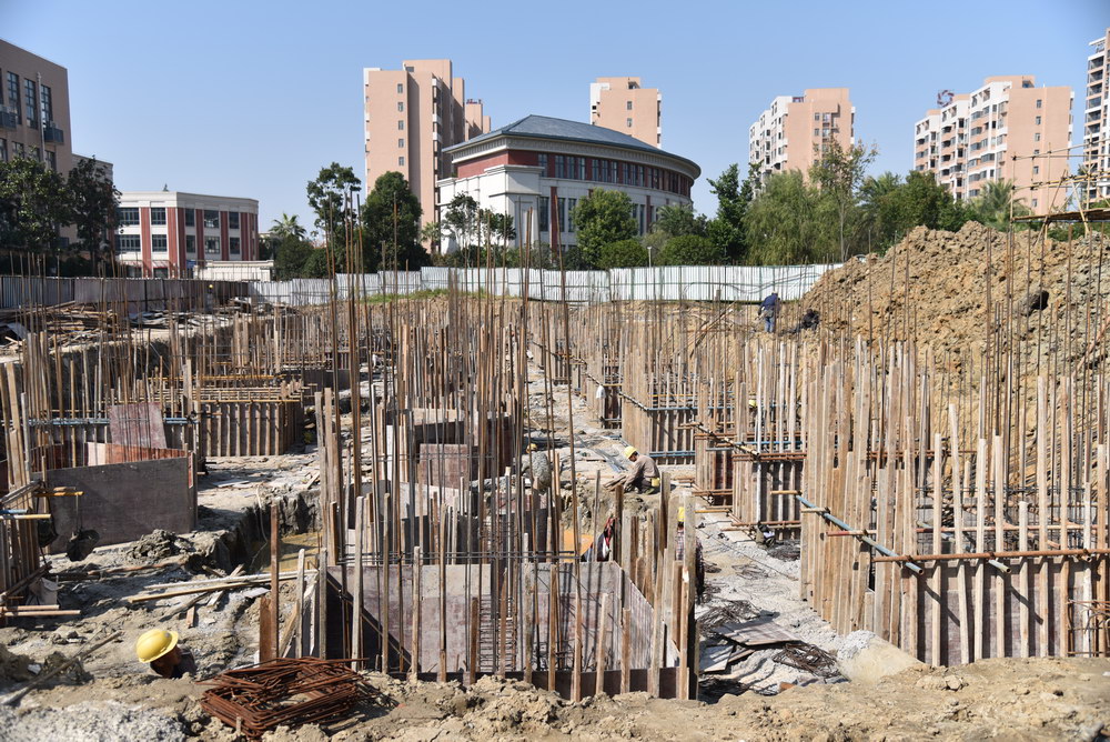 华茂阳光城2017-10工程进度10号楼正在做地下基础工程