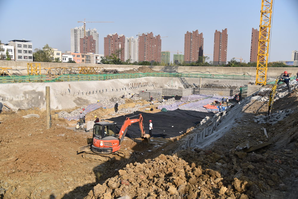 百里.凯旋门2017-10工程进度8号楼正在做地下基础工程