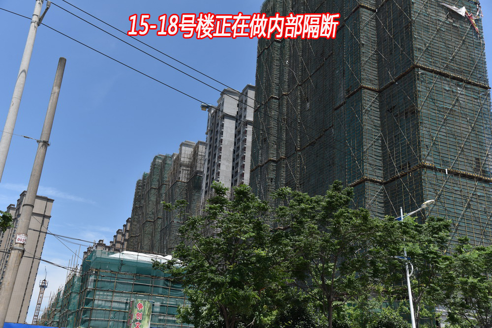 楚天尚城2018-6工程进度15-18号楼正在做内部隔断.JPG