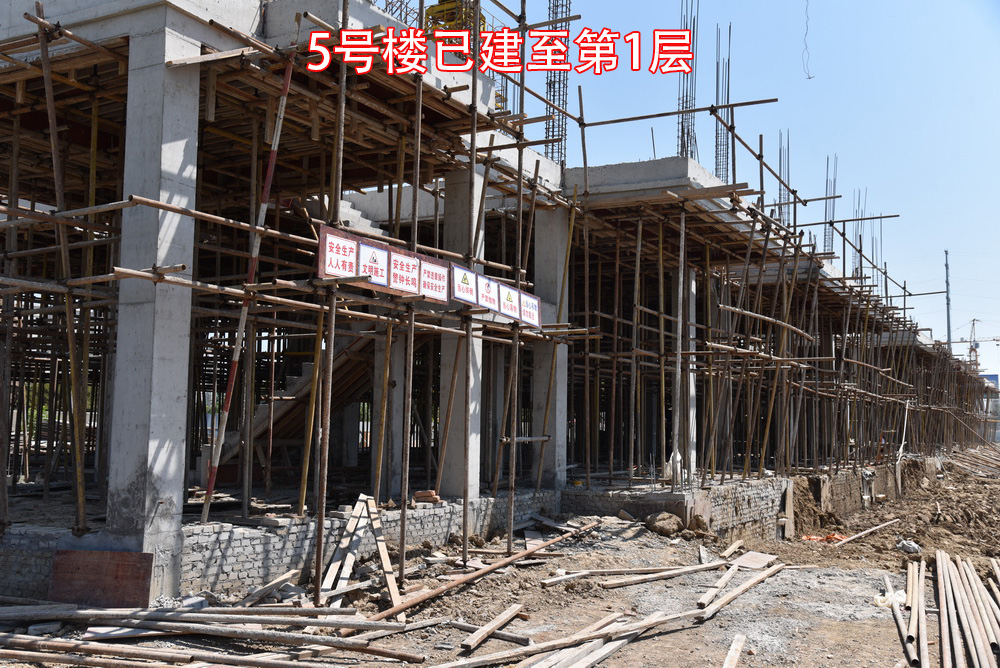 鑫龙·御龙湾2018-8工程进度5号楼已建至第1层