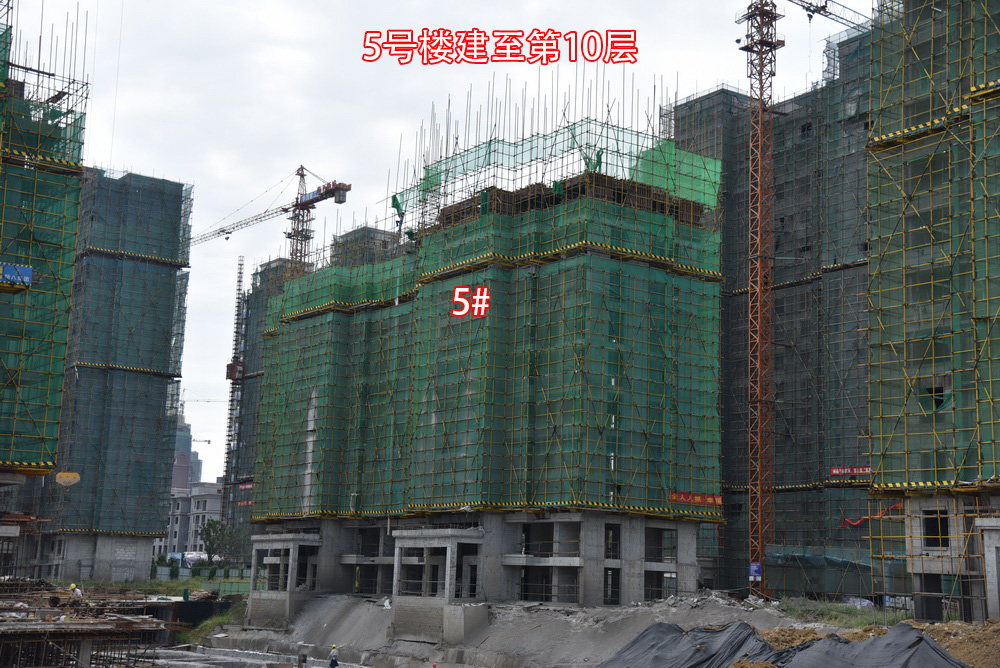 华西新城2018-8工程进度5号楼建至第10层