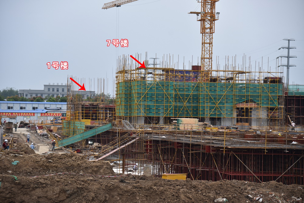 卓尔生活城2018-9工程进度1号楼建至第一层，7号楼建至第3层