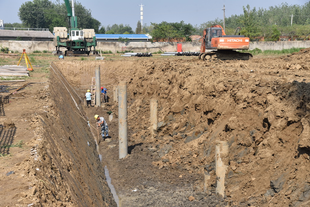 学府壹号2018-9工程进度4号楼正在挖基坑