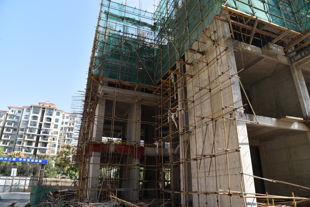 冠南汇侨城2018-9工程进度4号楼正在建第5层
