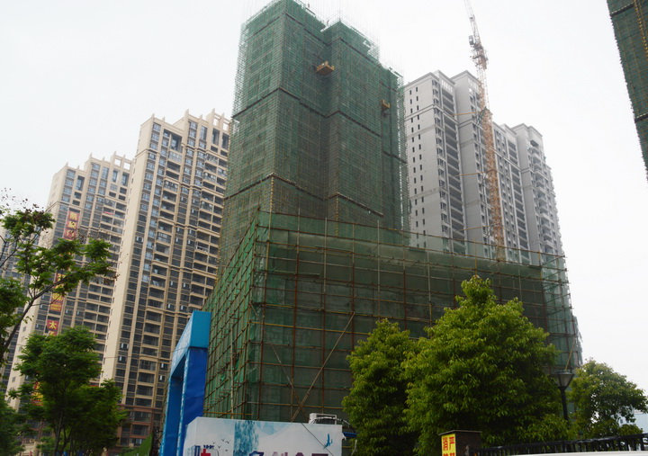 中央公馆2019-4-25工程进度1号楼建至最后一层