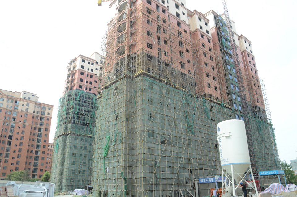 学府春天2019-9月工程进度14、16号楼做外墙