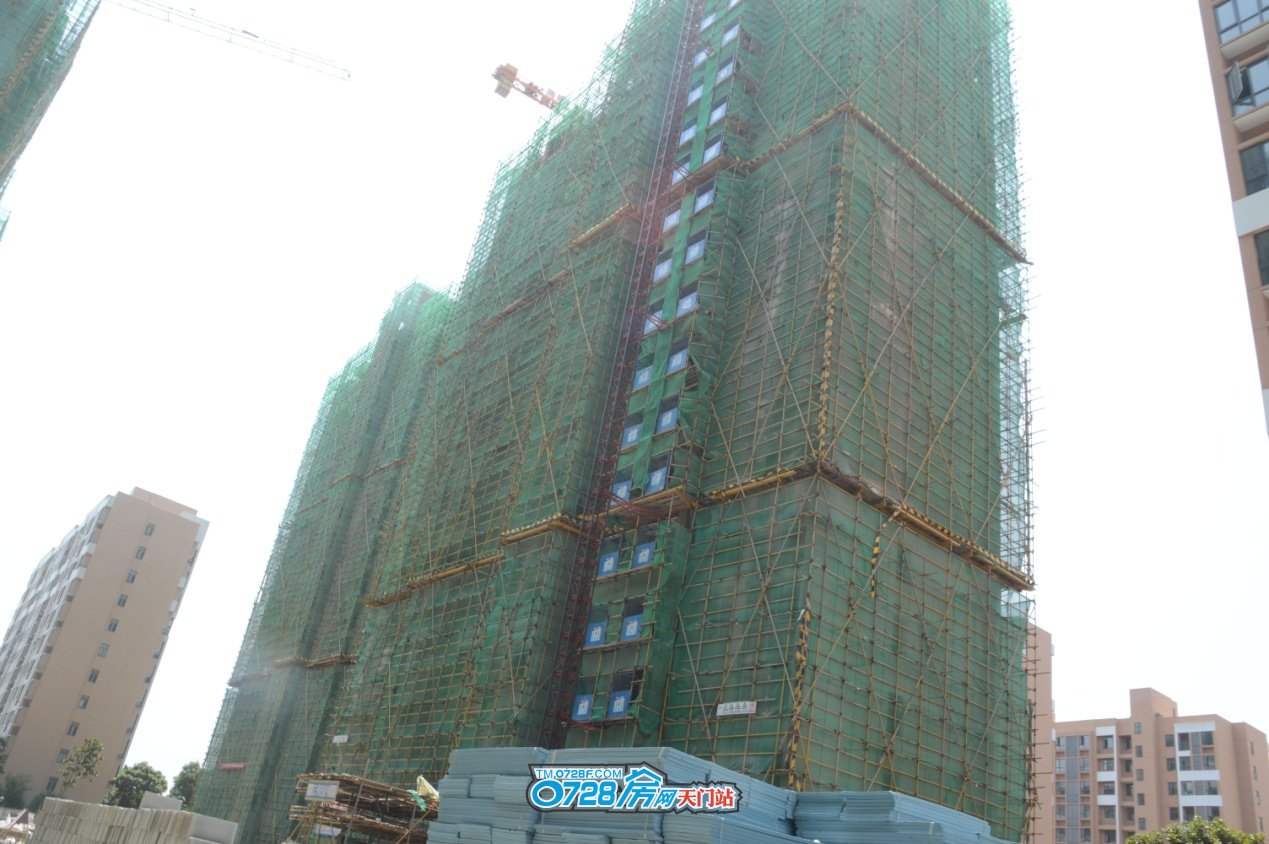 华茂阳光城2019-5-1工程进度12和13号楼已经封顶，正在做内部工程