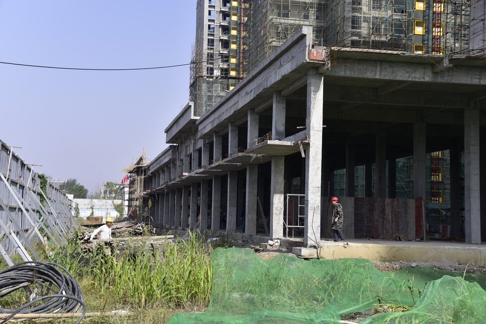 翰林·水木清华2019-10-29工程进度1-3号楼前的底商已经封顶