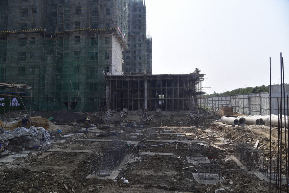 翰林·水木清华2019-9-24工程进度1-4号楼东边沿街底商正在施工中
