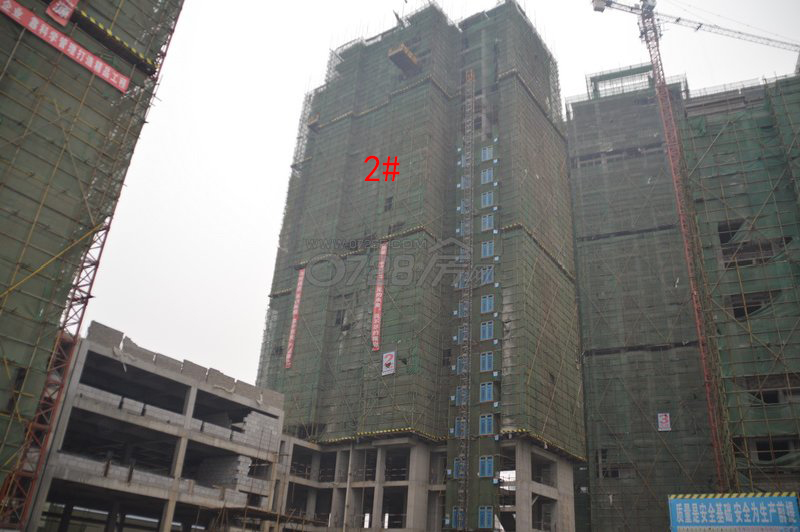 R·公馆2015年1月工程进度建设中的二号楼