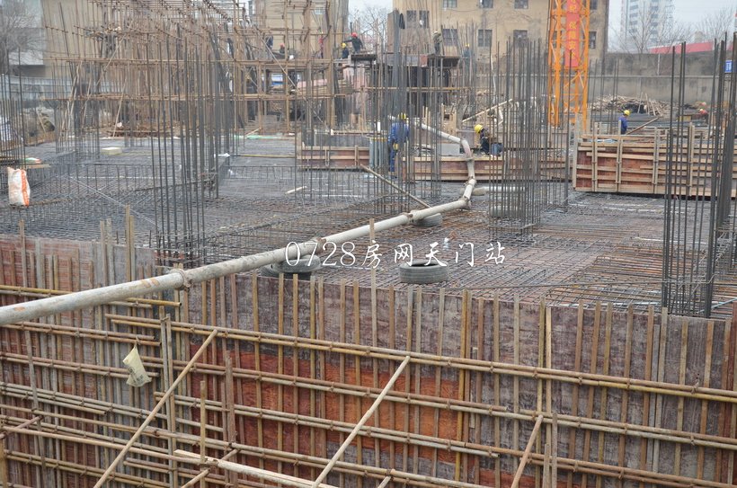富贵世家2015年元月工程进度3号楼正在建设架空层