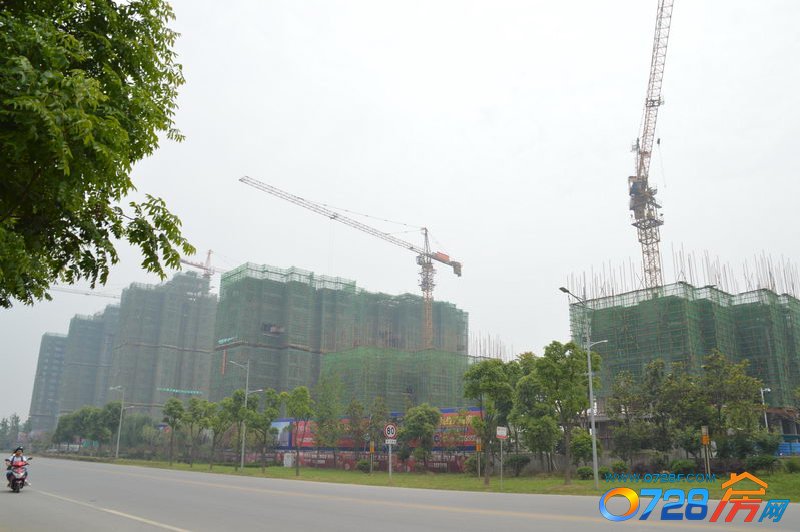 汉旺.世纪城2015年5月工程进度B区在建项目远观图