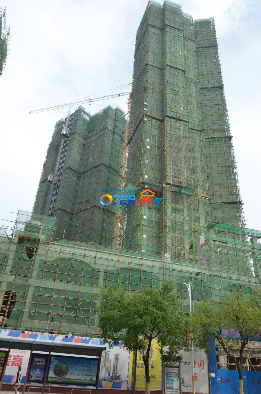 富贵世家2015年8月工程进度已经封顶的1、2号楼