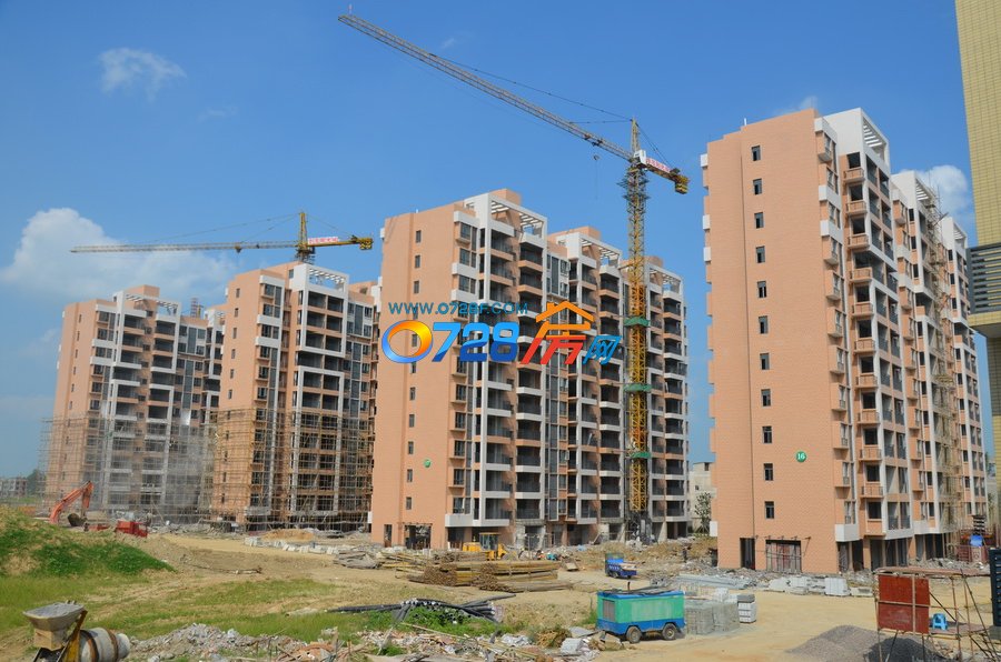 华茂阳光城2015年8月工程进度16—19号楼外立面已经呈现
