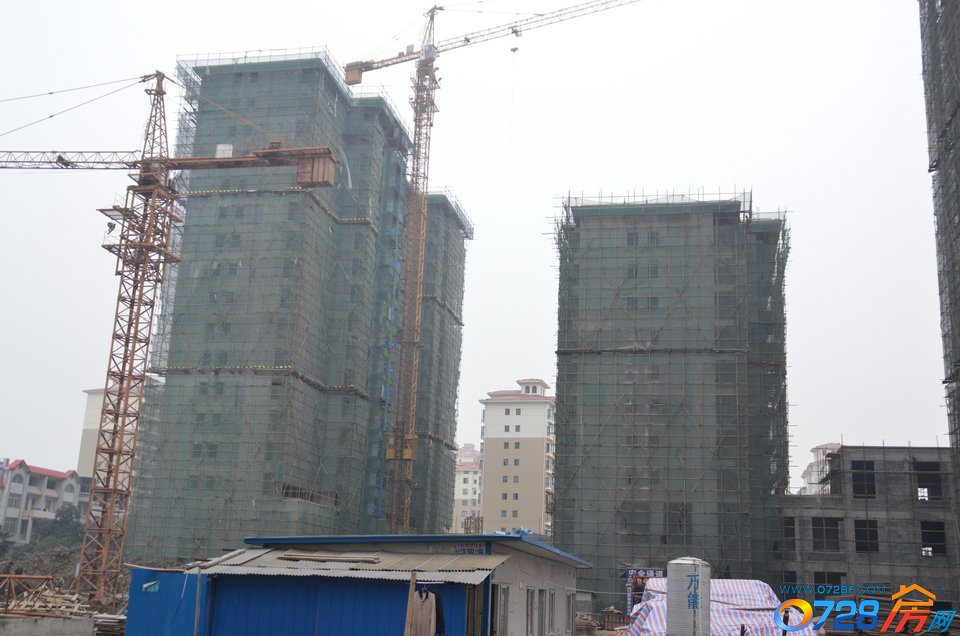冠南汇侨城2016年1月工程进度D、E两栋正在做内部隔断