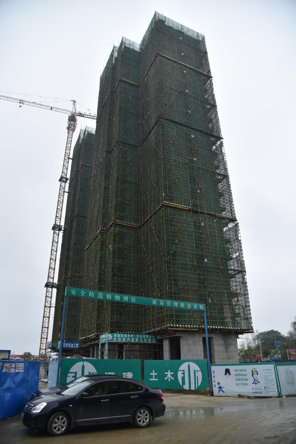 汉旺.世纪城2016-10-27工程进度1#楼封顶，认购中