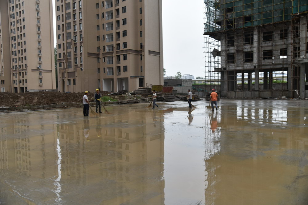 鑫龙.中央公园2017-9工程进度1、5号楼之间地上室完工，即将开始做防水层