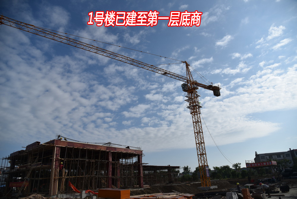 翰林·水木清华2018-8工程进度1号楼已建至第一层底商