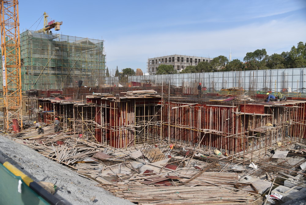 鑫龙·御龙湾2018年10月工程进度1#楼正在建第一层