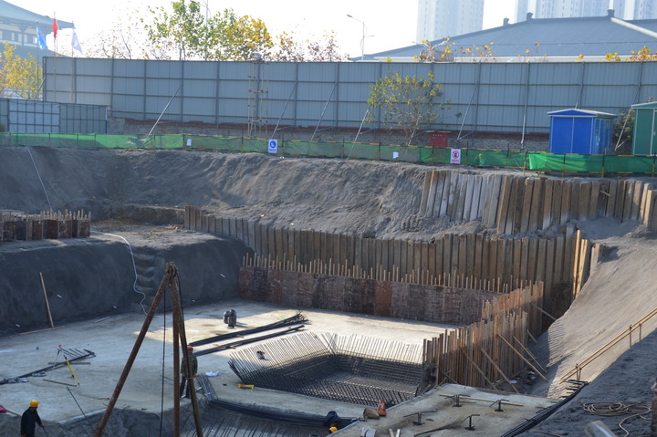 西湖新天地2018-12工程进度1号楼正做地下基础工作