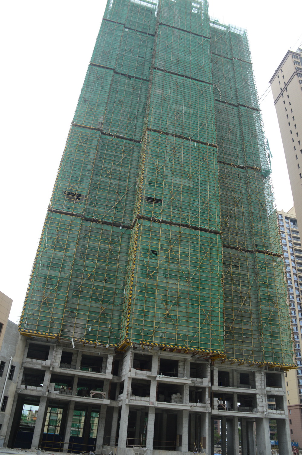 中央公馆2019-6-29工程进度1号楼已封顶，正准备做内部隔断