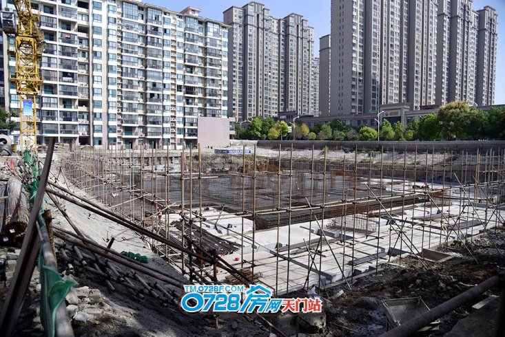 冠南汇侨城2019-10-29工程进度1号楼正在做地下基础工程；