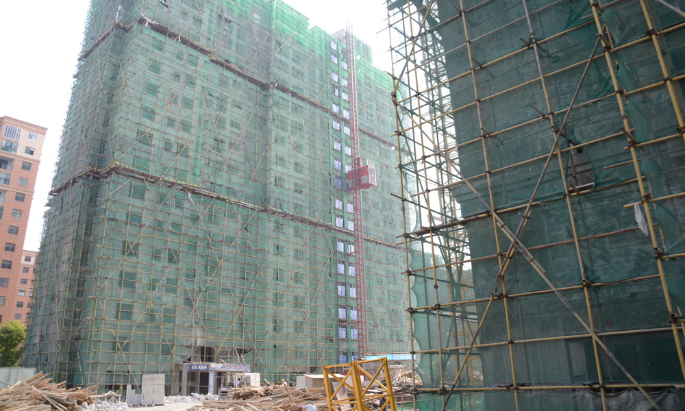 学府春天2019-6－28工程进度14号楼已封顶，内部施工