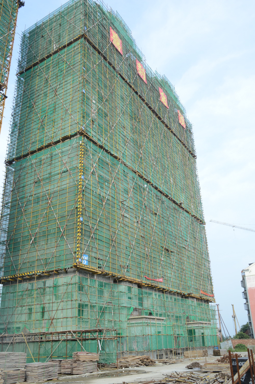 盛世江尚2020年7月工程进度3号楼的外墙已抹灰