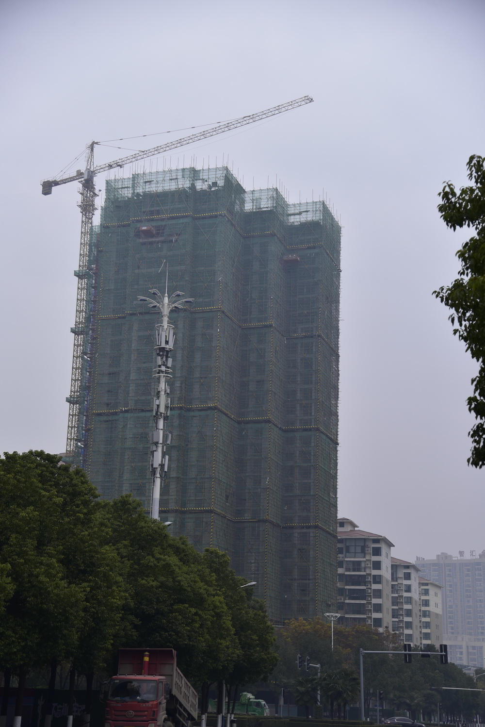 冠南汇侨城2020年12月工程进度1号楼建至第28层