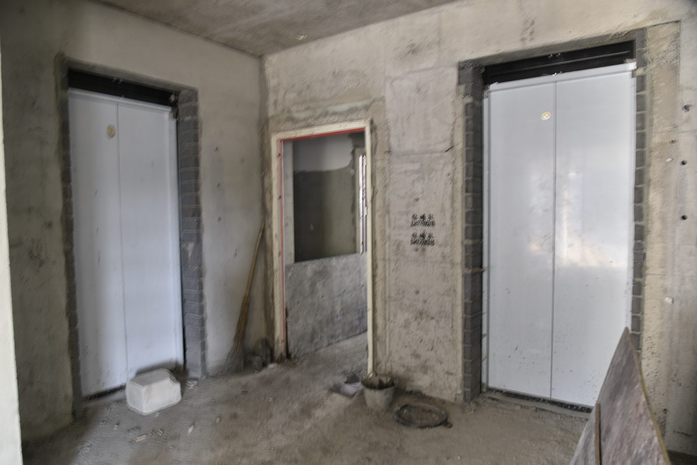佳鑫·名著2021年11月工程进度1-3号楼电梯正在安装 中
